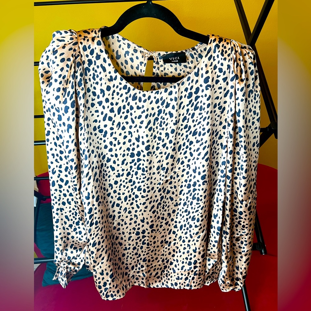 Vici NEVER WORN satin blouse long sleeve